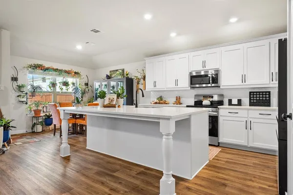 $315,000 | 1406 Quail Crk Drive, Cleburne, TX 76033