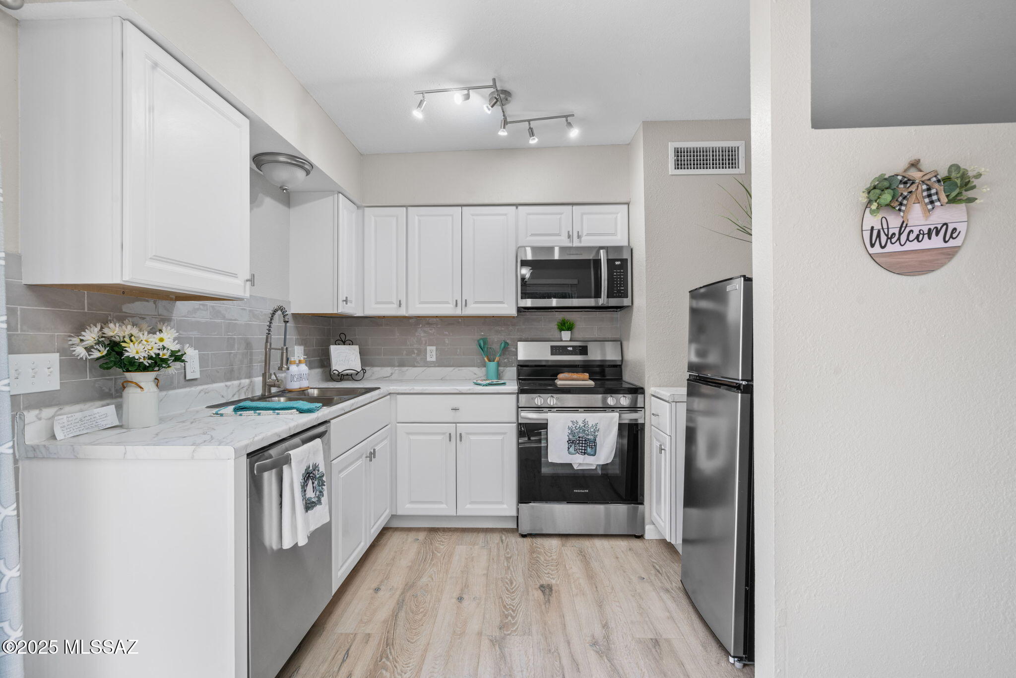 211 West Roger Road, Unit 33 Tucson, AZ 85705 - Photo 5 of 42