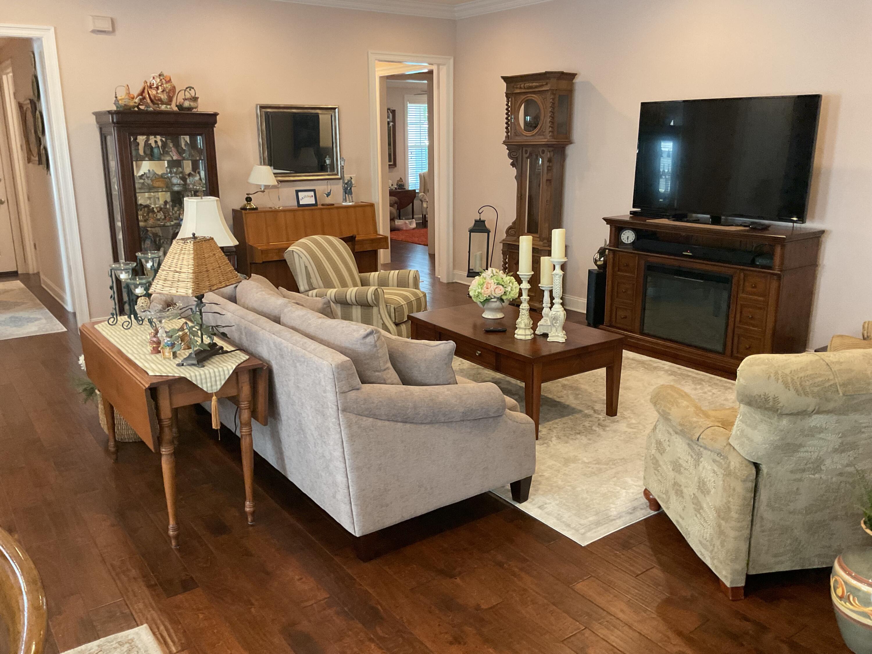 55 Derby Downs Circle Niceville, FL 32578 - Photo 15 of 34 a living room with furniture and a flat screen tv