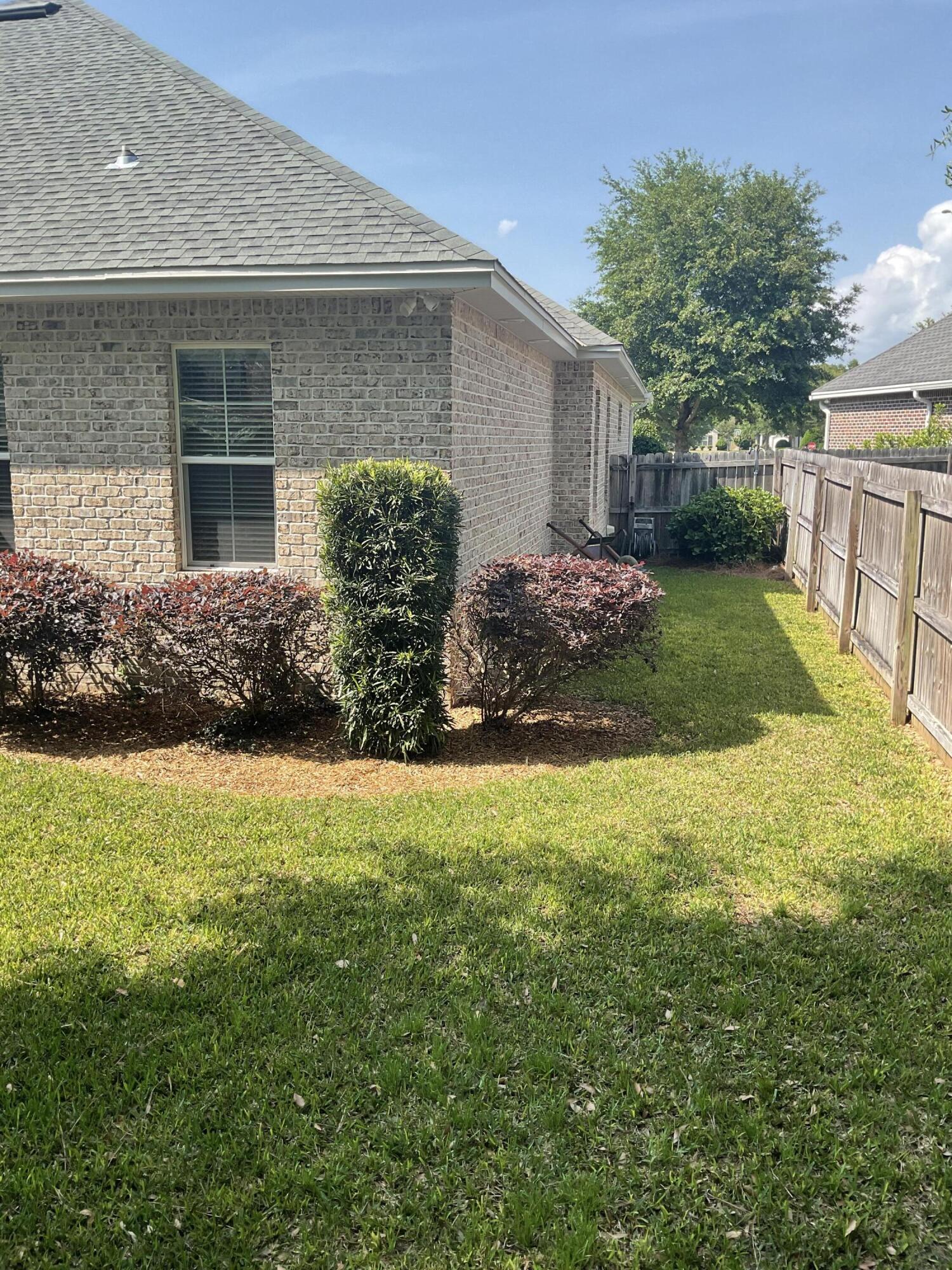 55 Derby Downs Circle Niceville, FL 32578 - Photo 7 of 34 a view of a house with backyard and garden