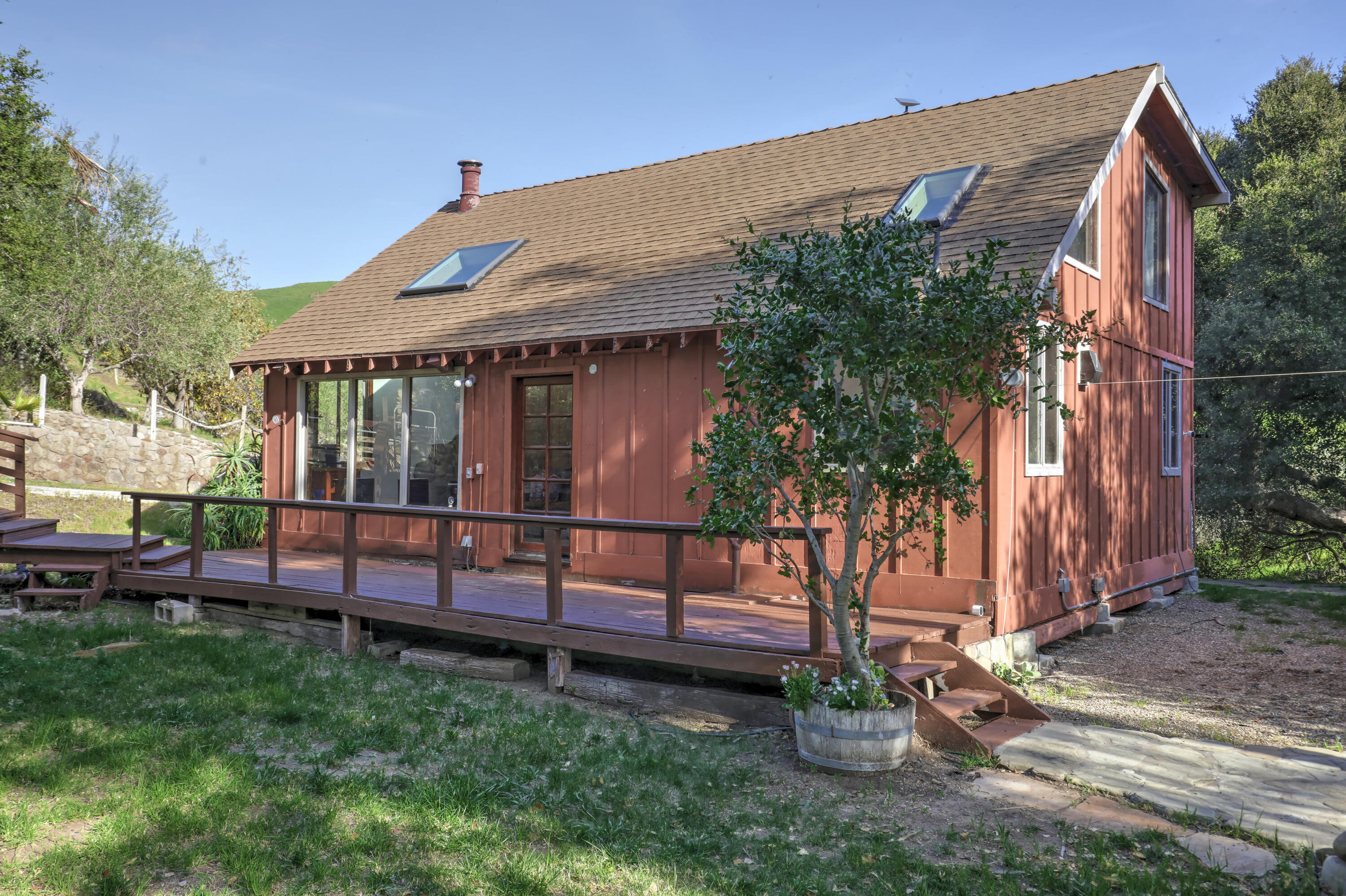 a view of a house with backyard and sitting area