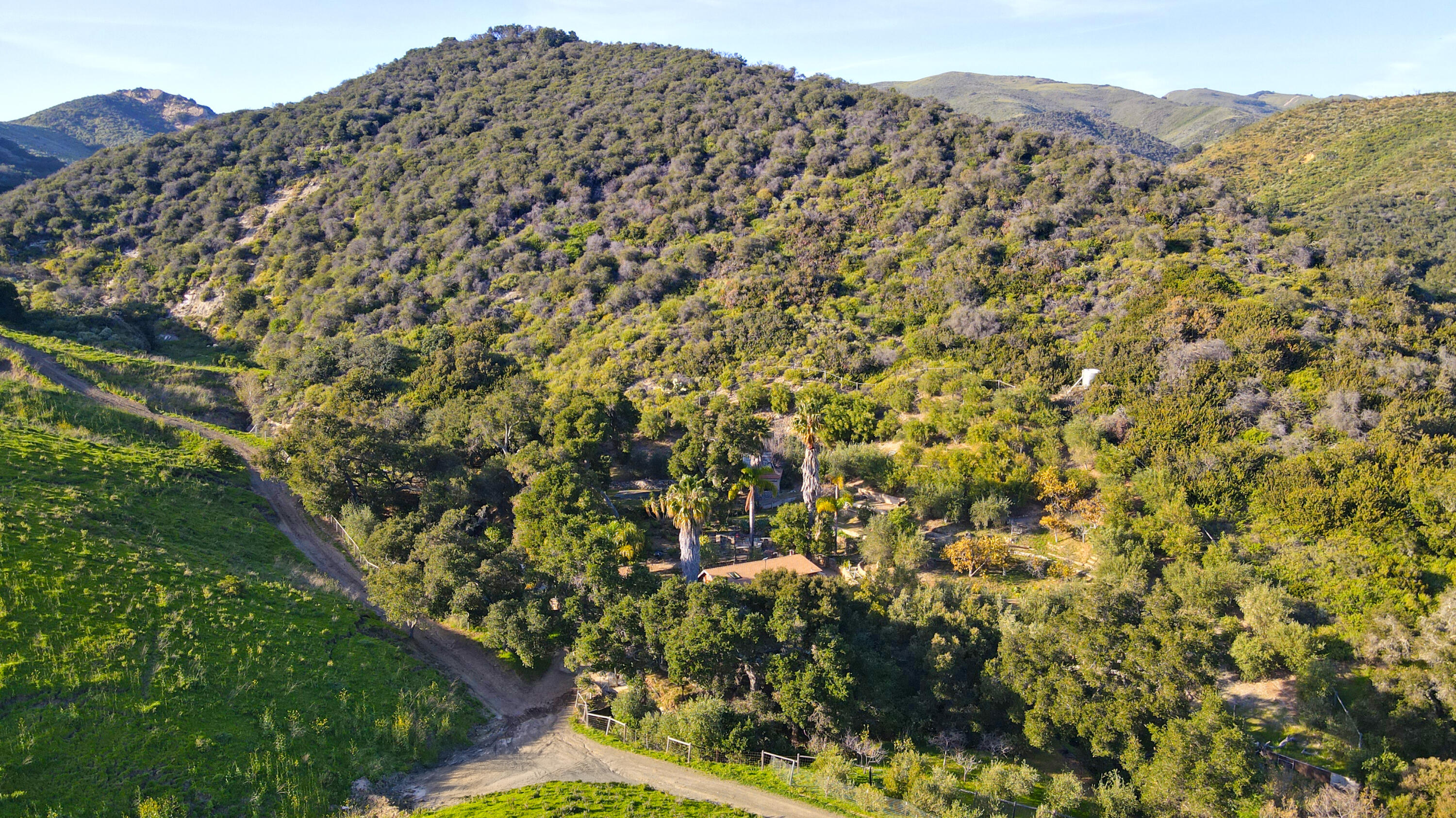 101 Hollister Ranch Road Goleta, CA 93117 - Photo 10 of 13 a view of a large building