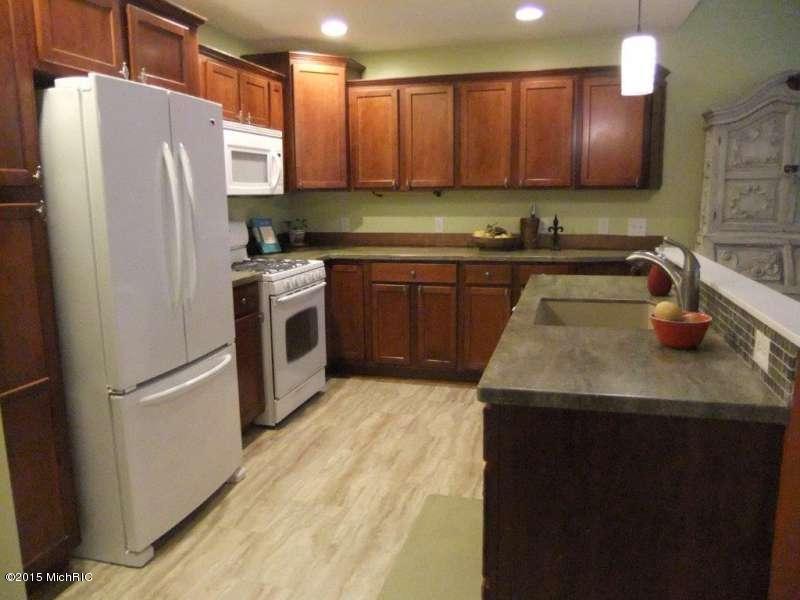 2967 Ridgeview, Unit 28 Muskegon, MI 49445 - Photo 7 of 20 DSCF5354
