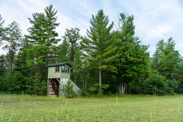 $4,150,000 | 404 Barry Drive, Alger, MI 48610