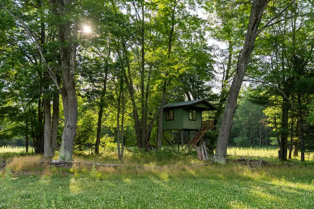 $4,149,000 | 404 Barry Drive, Alger, MI 48610