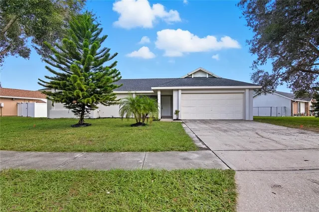 $1,950 | 205 Red Maple Drive, Kissimmee, FL 34743