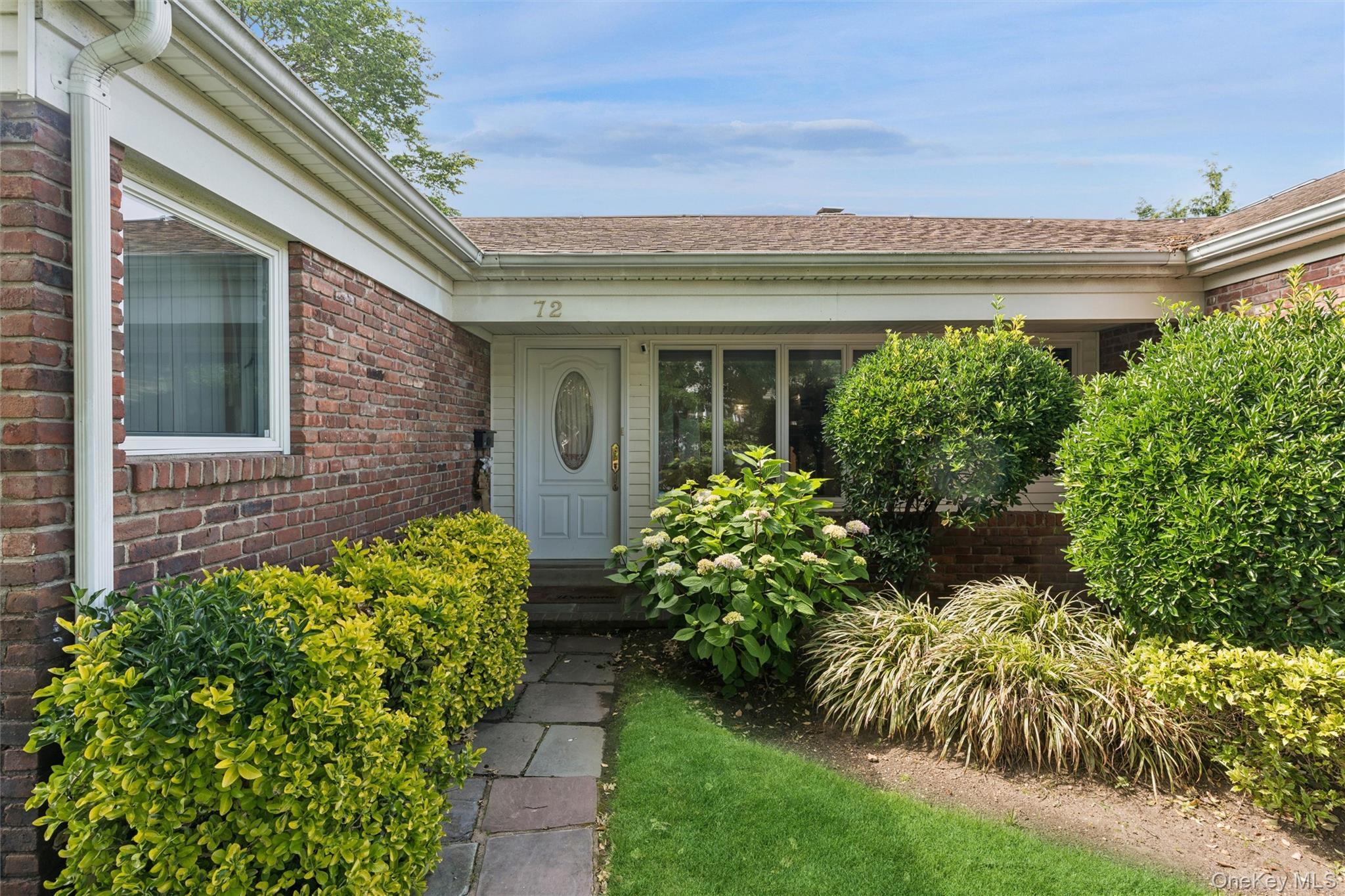 72 Lake End Road Merrick, NY 11566 - Photo 5 of 43