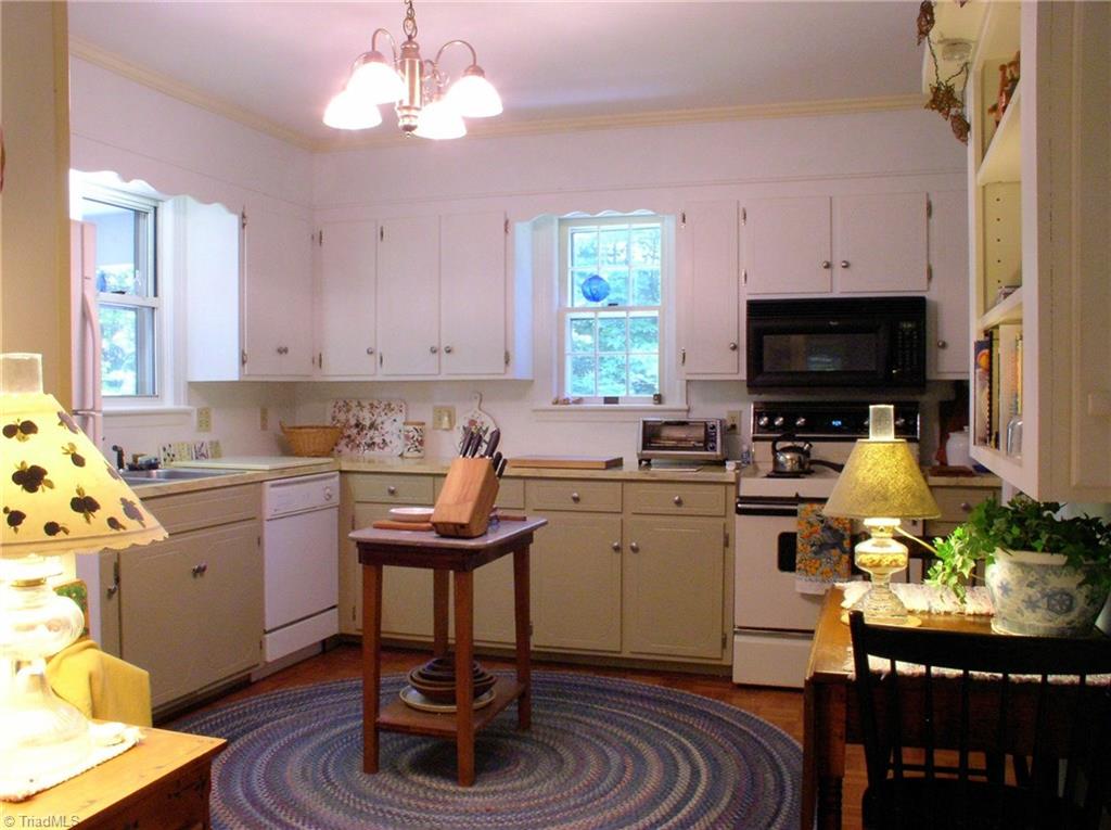 383 Hawthorne Road Elkin, NC 28621 - Photo 7 of 30 Spacious eat-in kitchen.