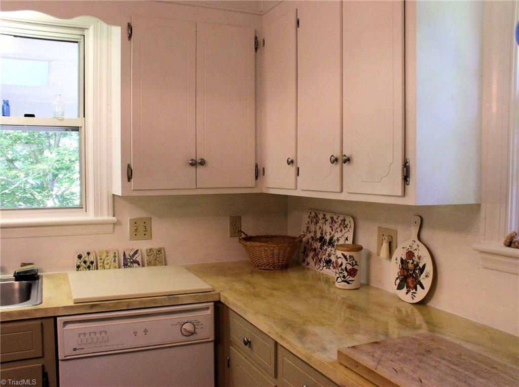 383 Hawthorne Road Elkin, NC 28621 - Photo 8 of 30 Gallery Image 8