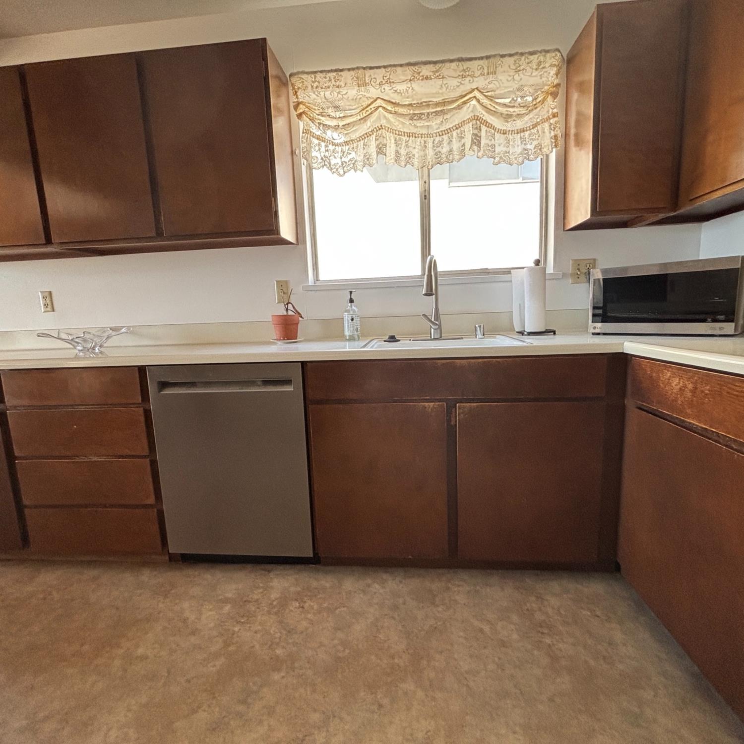 564 Spruce Street Berkeley, CA 94707 - Photo 8 of 27