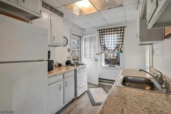 $399,900 | 6 Lakeview Avenue, Budd Lake, NJ 07828