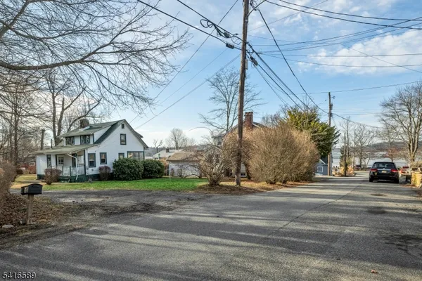 $399,900 | 6 Lakeview Avenue, Budd Lake, NJ 07828