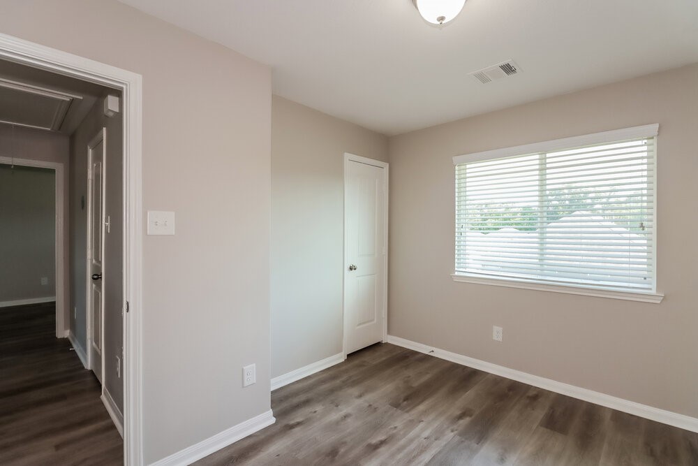 3102 Same Way Houston, TX 77339 - Photo 12 of 17