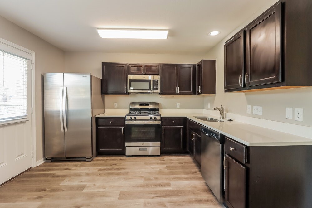 3102 Same Way Houston, TX 77339 - Photo 7 of 17