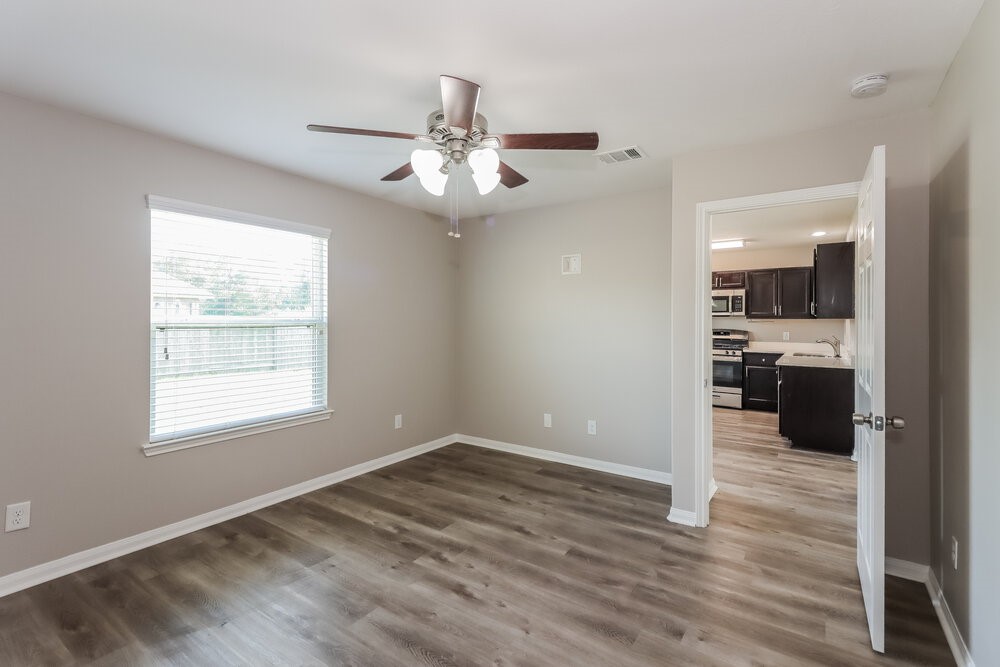 3102 Same Way Houston, TX 77339 - Photo 9 of 17