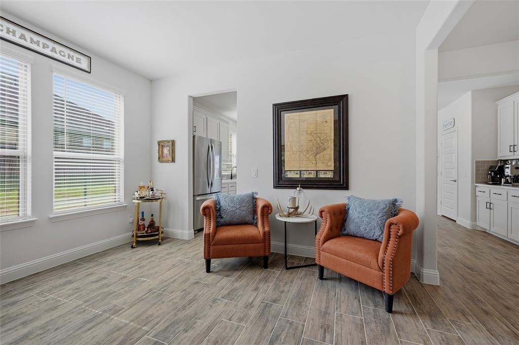 864 Shadow Valley Road Whitesboro, TX 76273 - Photo 9 of 40 Sitting room