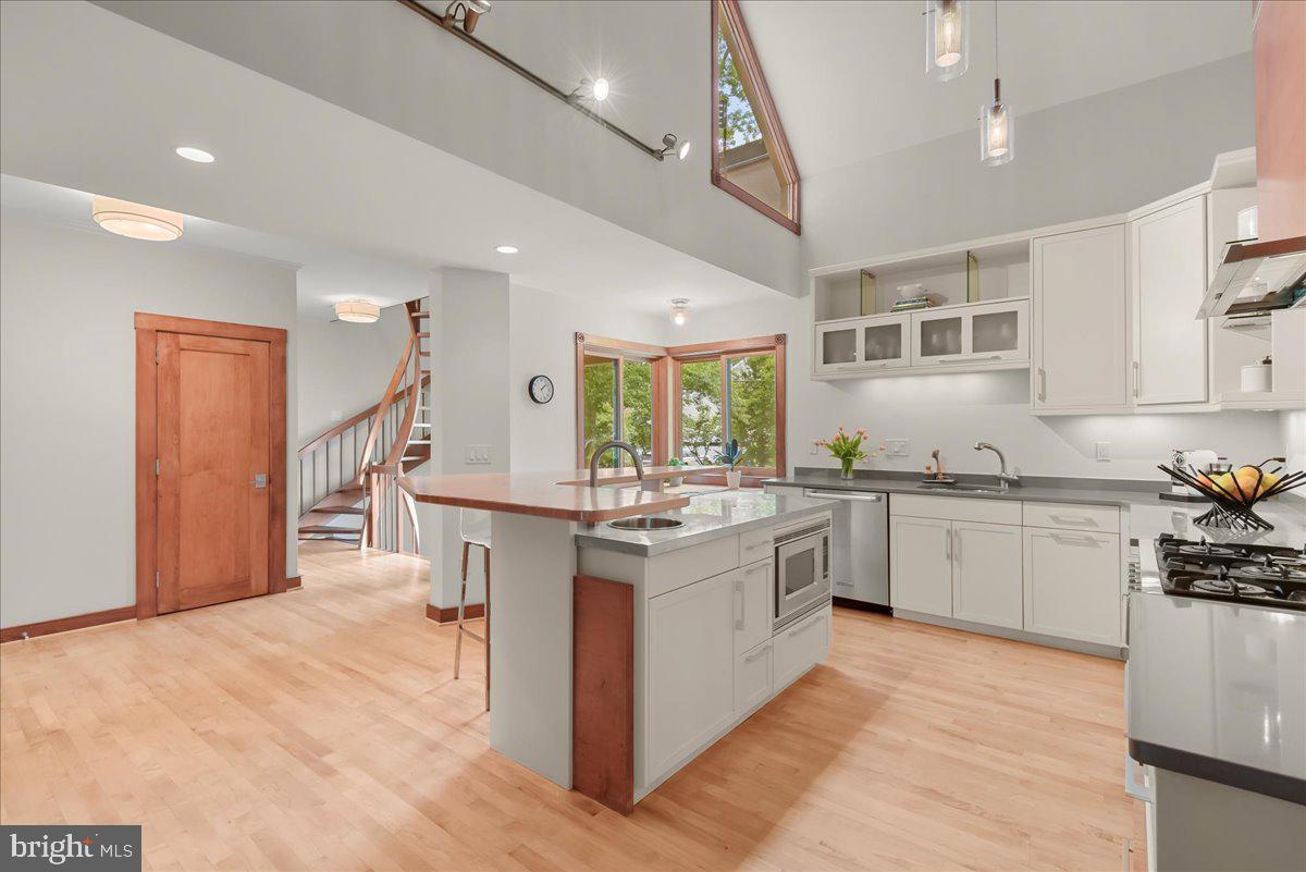 4711 24th Road North Arlington, VA 22207 - Photo 12 of 106 Two tiered island.