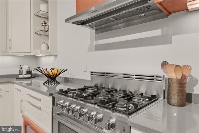 $1,700,000 | 4711 24th Road North, Arlington, VA 22207