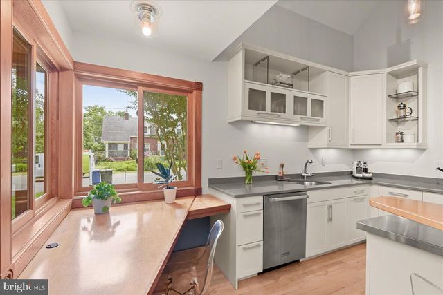 $1,700,000 | 4711 24th Road North, Arlington, VA 22207