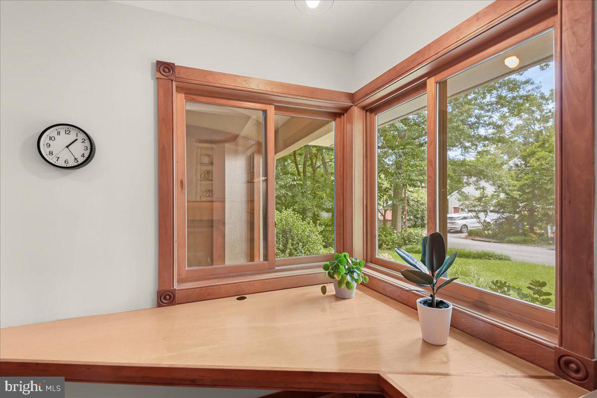 4711 24th Road North Arlington, VA 22207 - Photo 16 of 106 Perfect for homework eating breakfast.