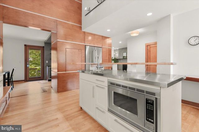 $1,700,000 | 4711 24th Road North, Arlington, VA 22207