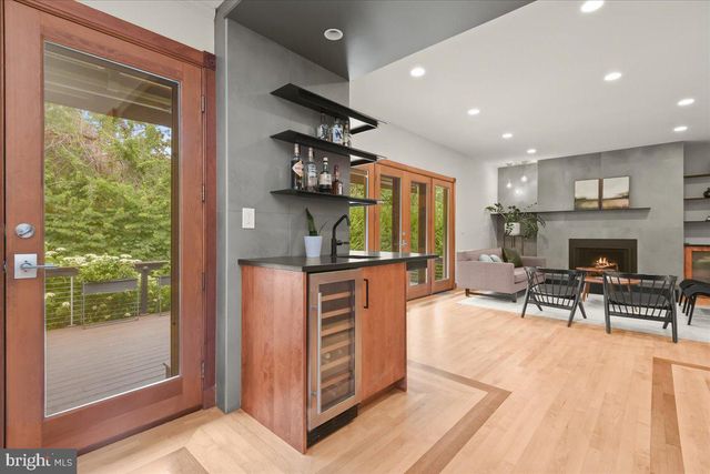 $1,700,000 | 4711 24th Road North, Arlington, VA 22207