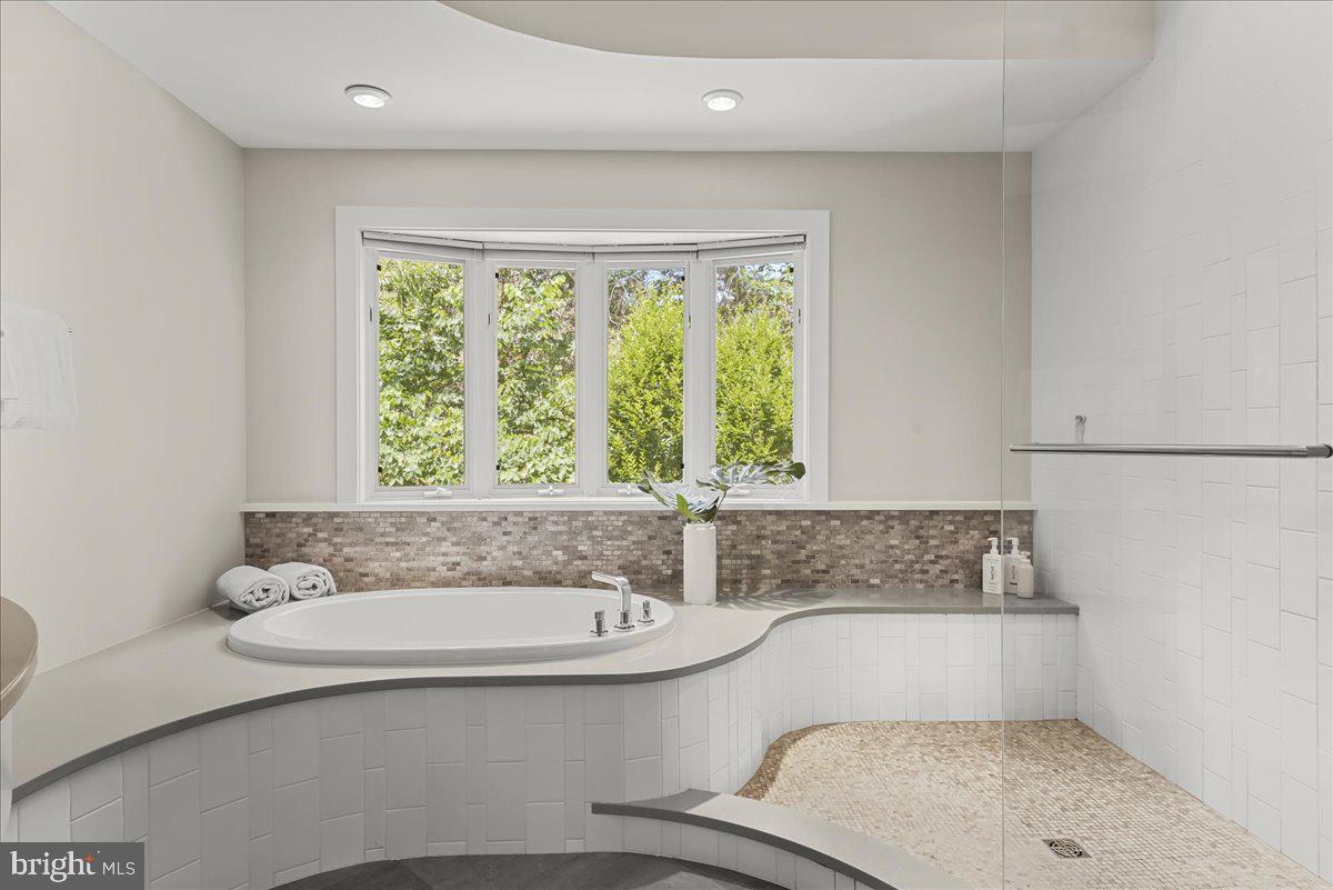 4711 24th Road North Arlington, VA 22207 - Photo 38 of 106 Soaking tub with views of rear yard