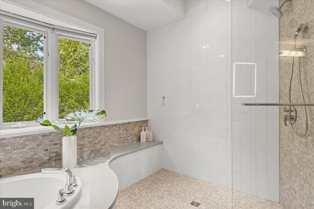 $1,700,000 | 4711 24th Road North, Arlington, VA 22207