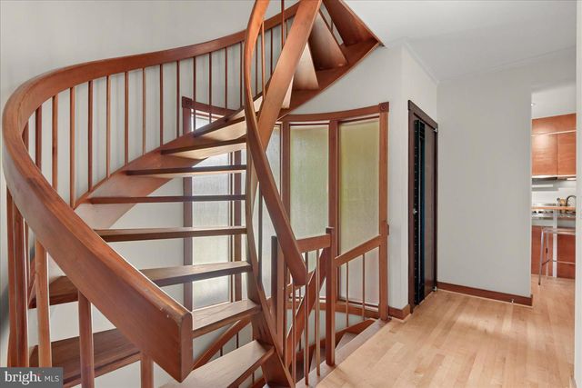 $1,700,000 | 4711 24th Road North, Arlington, VA 22207