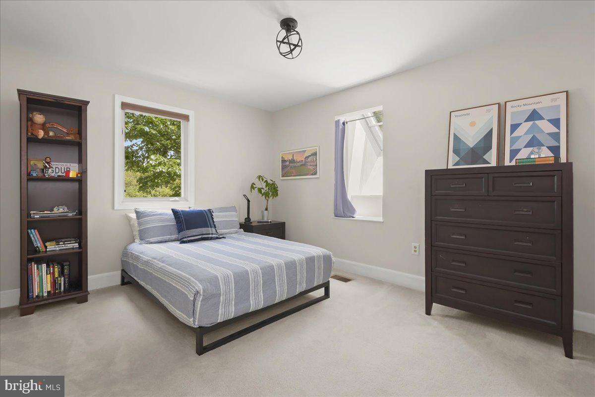 4711 24th Road North Arlington, VA 22207 - Photo 51 of 106 2nd bedroom drenched with light