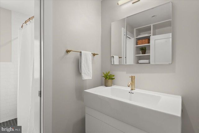 $1,700,000 | 4711 24th Road North, Arlington, VA 22207