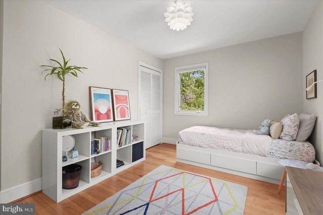 $1,700,000 | 4711 24th Road North, Arlington, VA 22207