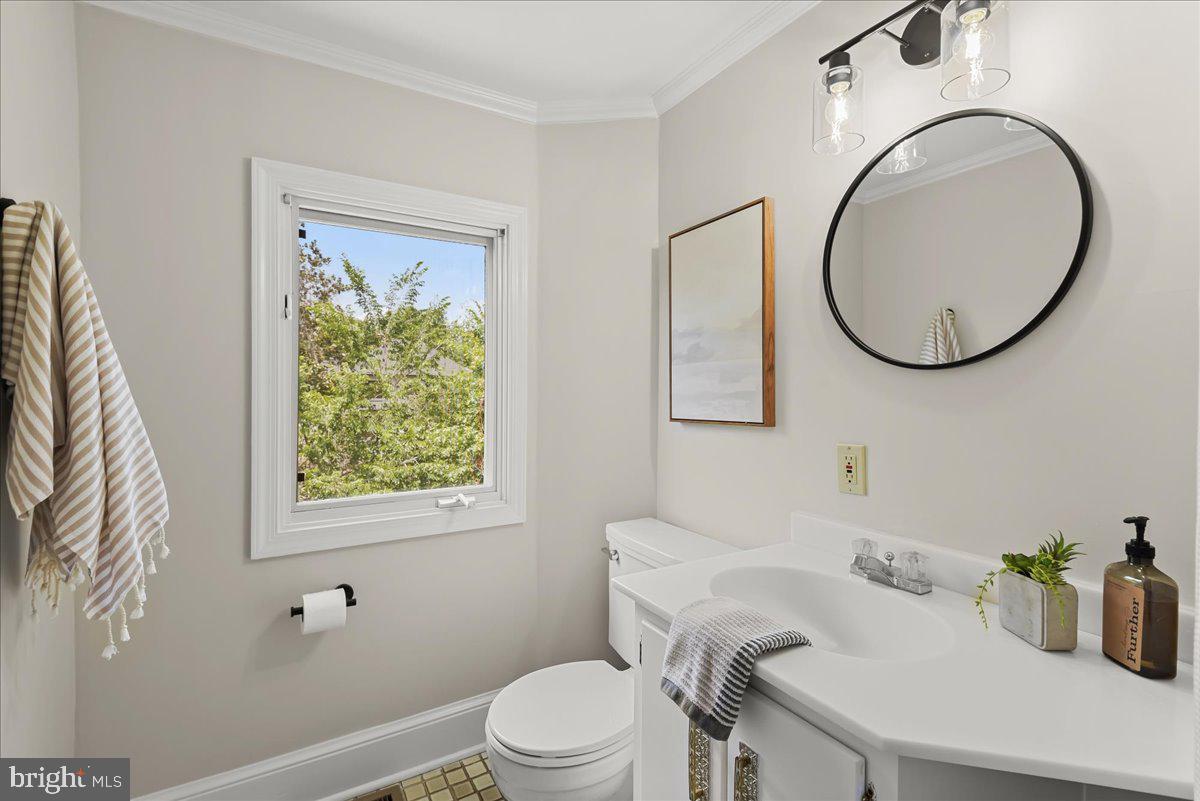 4711 24th Road North Arlington, VA 22207 - Photo 59 of 106 Hall Bath on 3rd level
