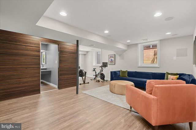 $1,700,000 | 4711 24th Road North, Arlington, VA 22207