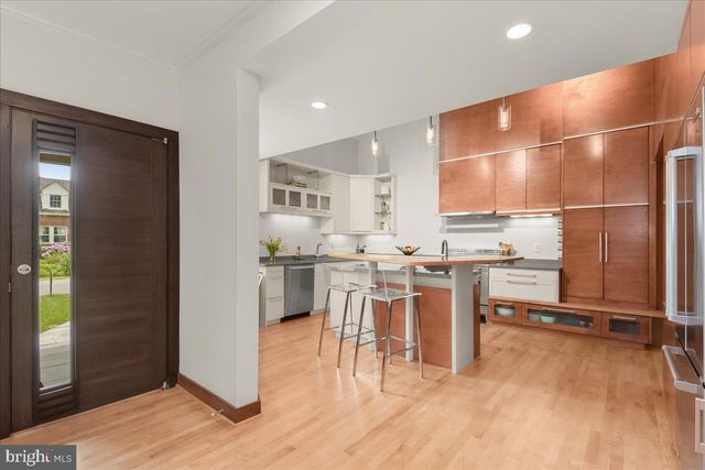 $1,700,000 | 4711 24th Road North, Arlington, VA 22207