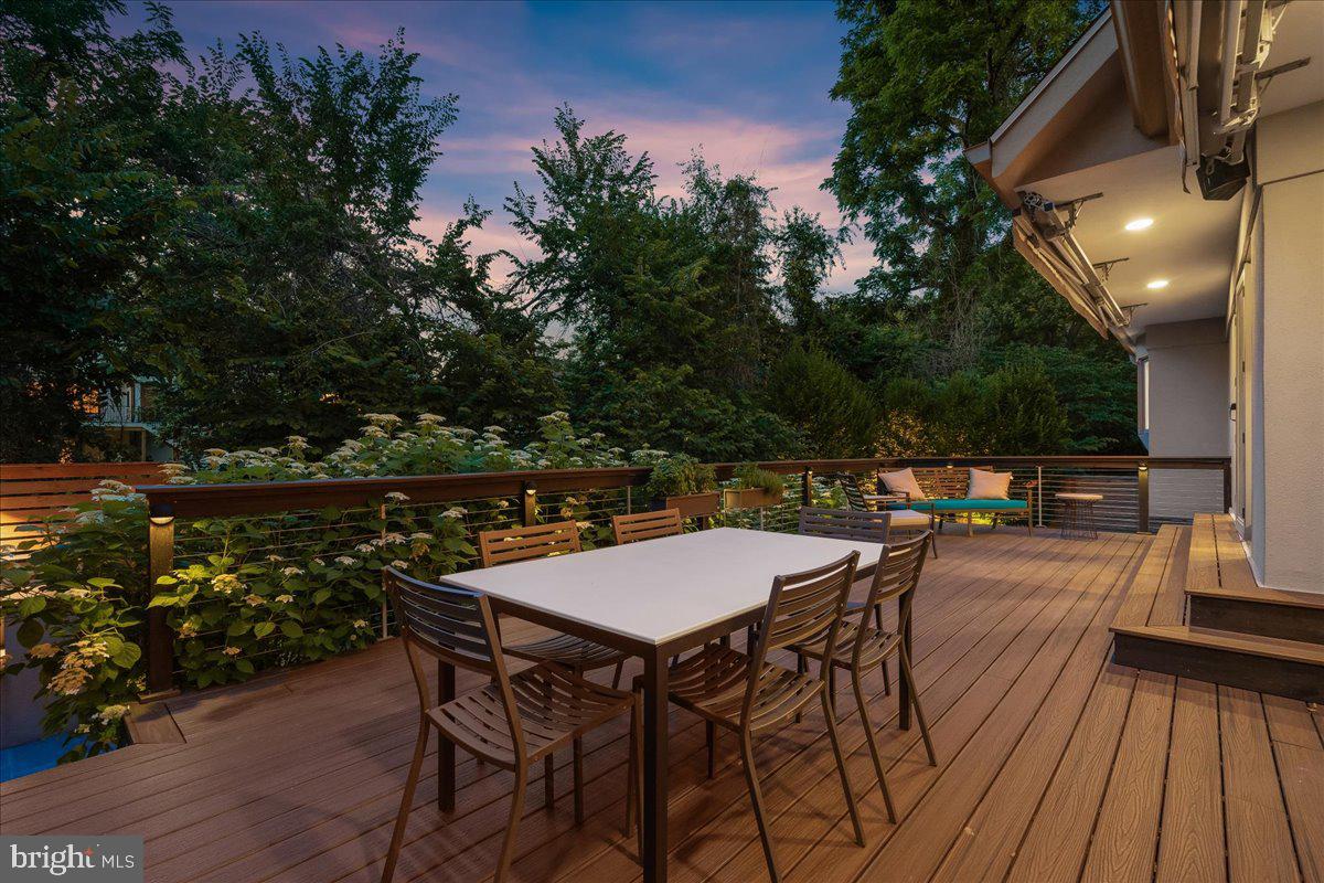 4711 24th Road North Arlington, VA 22207 - Photo 74 of 106 Dining outside is effortless.
