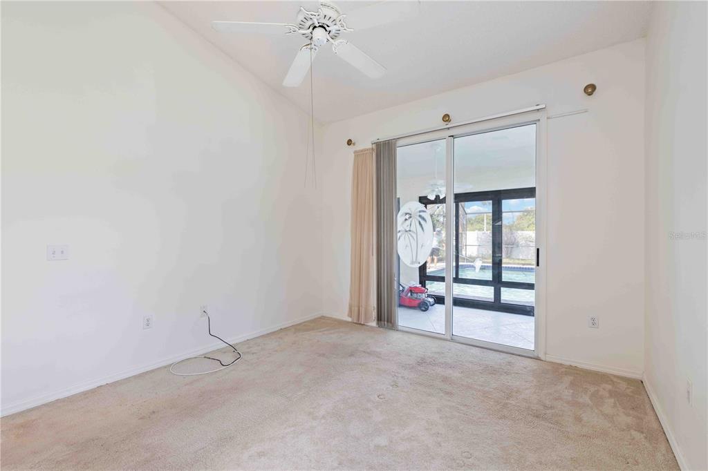 4513 Dover St Circle East Bradenton, FL 34203 - Photo 22 of 30 an empty room with window