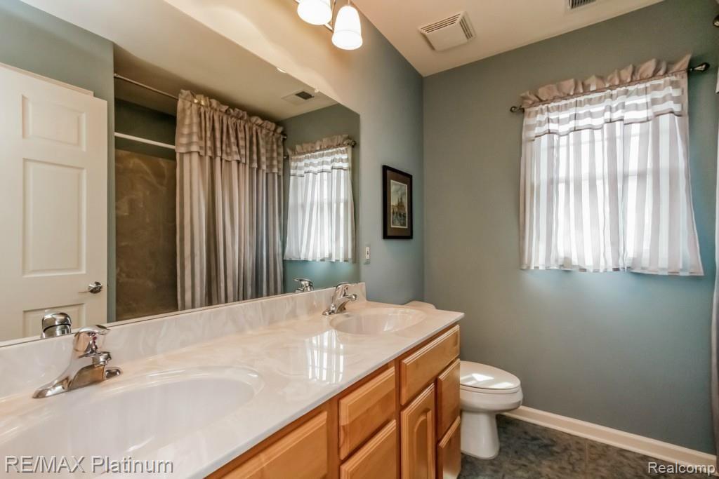 9033 Riverside Drive Brighton, MI 48116 - Photo 56 of 90 045-Bathroom-1933177-medium.jpg