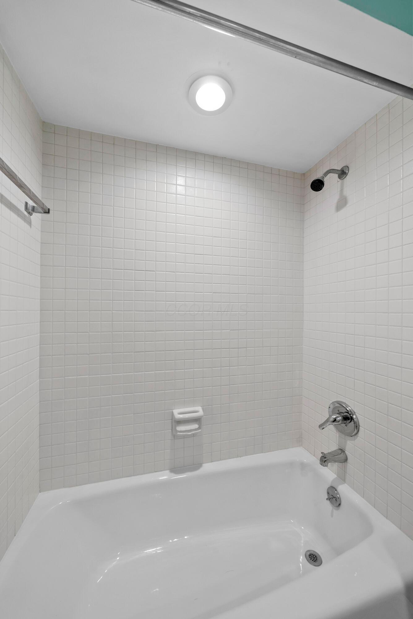 3600 Reed Road, Unit 17 Columbus, OH 43220 - Photo 23 of 34 DSC09022
