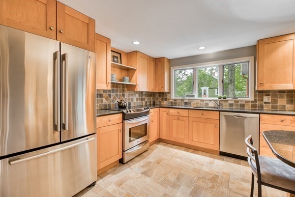 15 Harding Road Wakefield, MA 01880 - Photo 9 of 37 Gallery Image 9