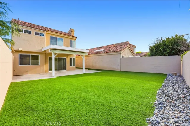 a view of a house with a backyard