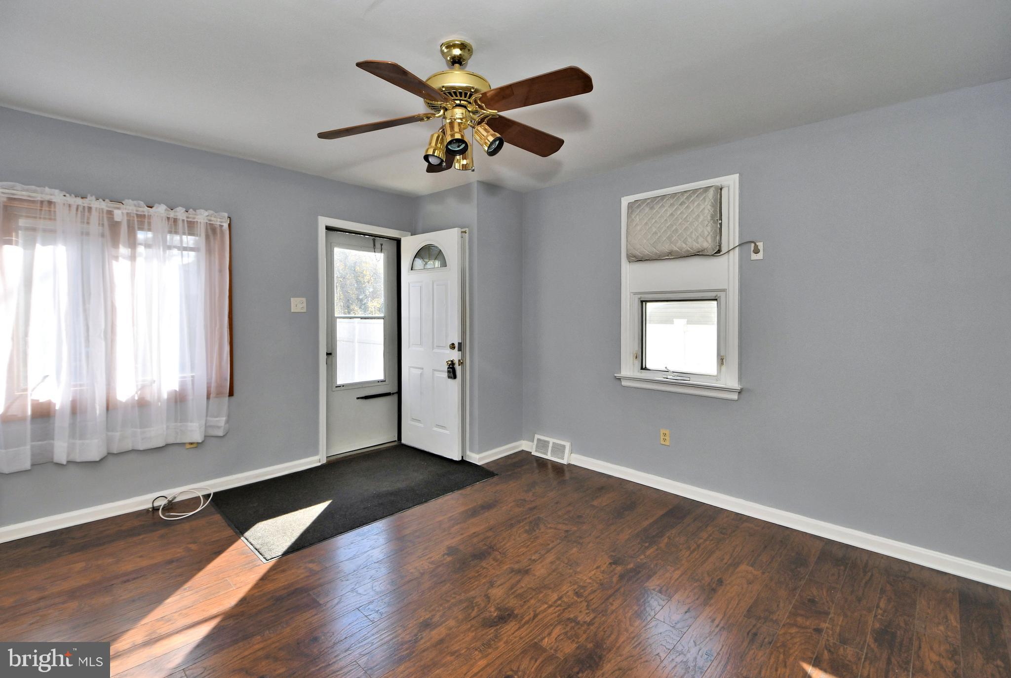 1714 Ritter Avenue Bristol, PA 19007 - Photo 4 of 47 Bright living room