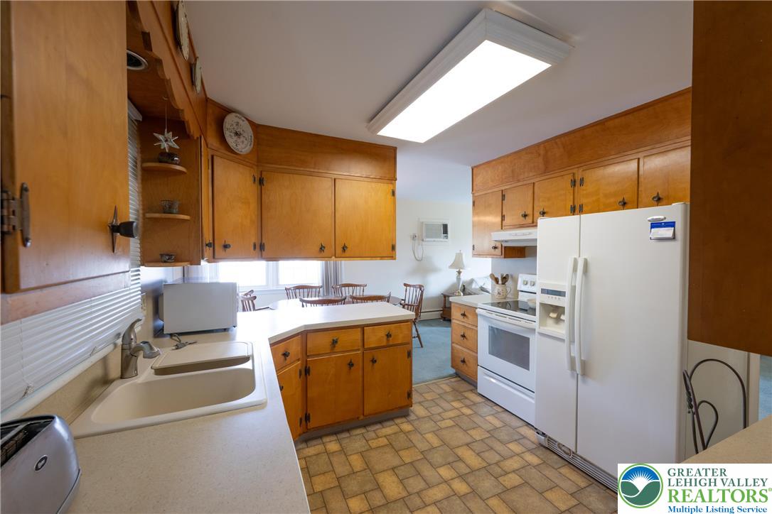 5556 Park Valley Road Schnecksville, PA 18078 - Photo 13 of 33