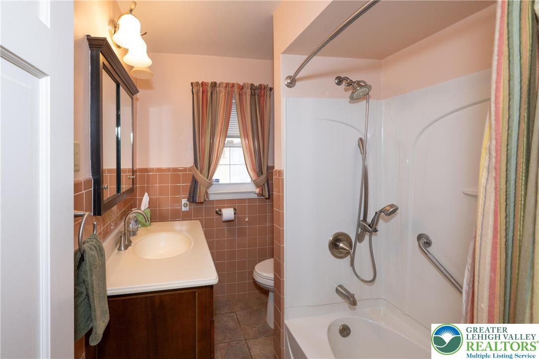 5556 Park Valley Road Schnecksville, PA 18078 - Photo 16 of 33