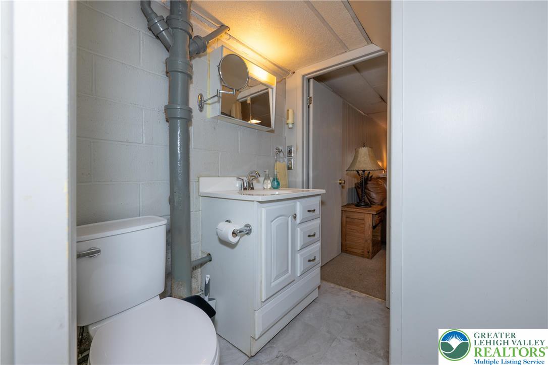 5556 Park Valley Road Schnecksville, PA 18078 - Photo 28 of 33