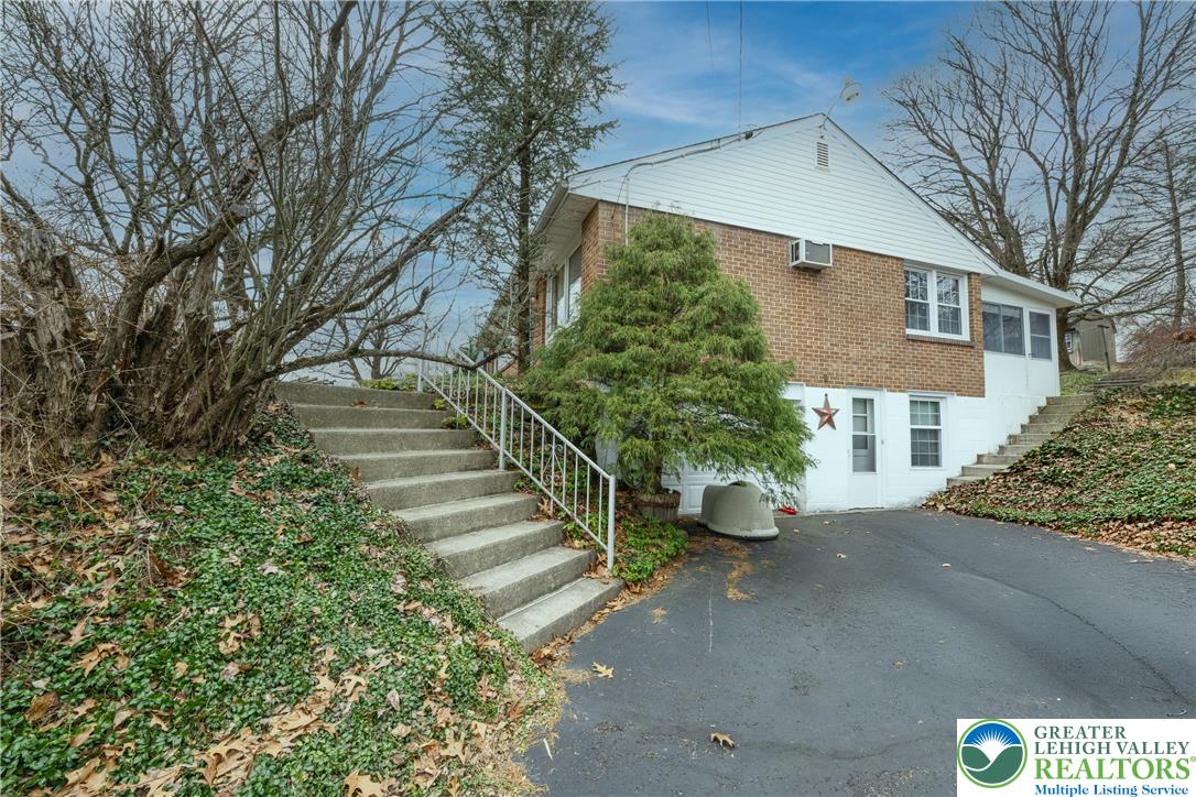 5556 Park Valley Road Schnecksville, PA 18078 - Photo 5 of 33