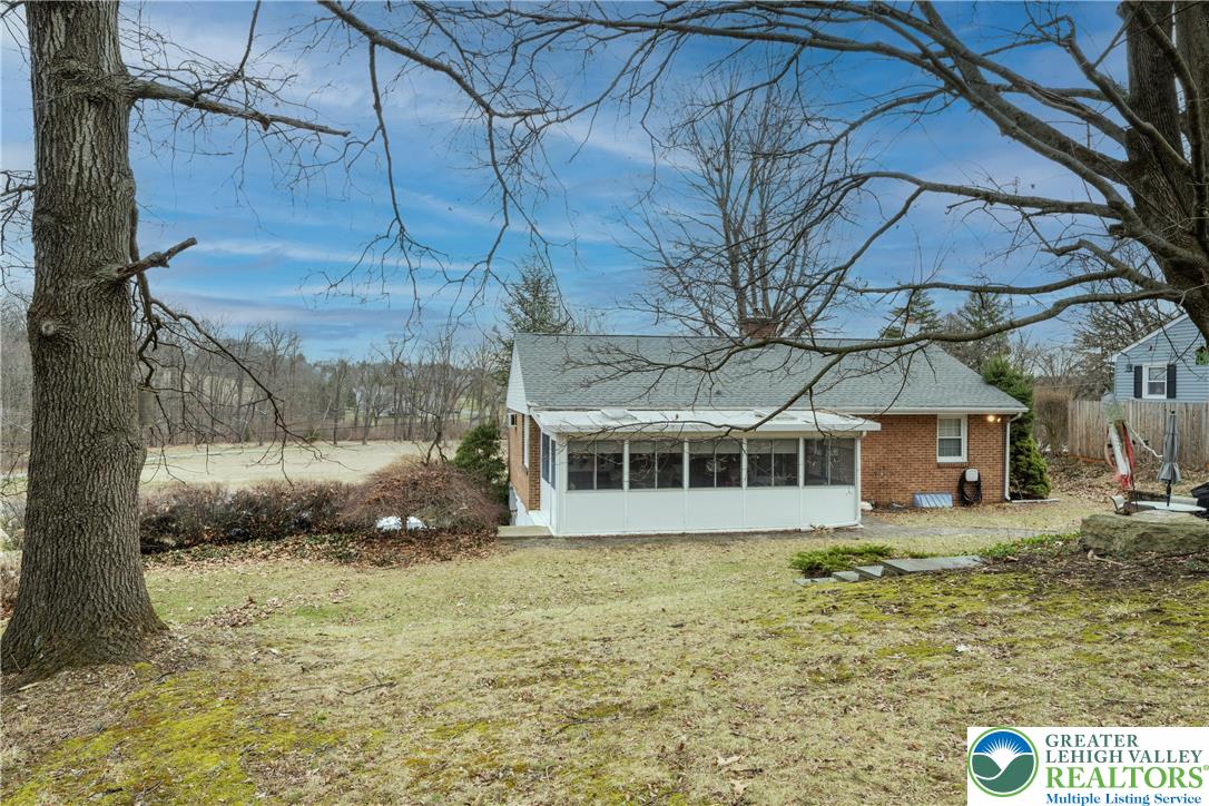 5556 Park Valley Road Schnecksville, PA 18078 - Photo 7 of 33