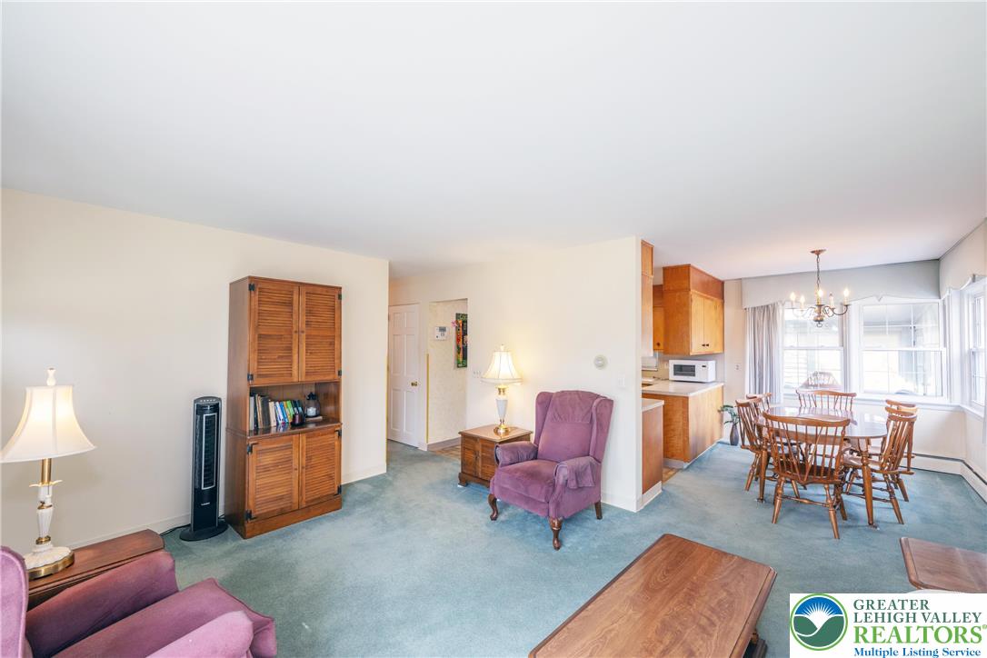 5556 Park Valley Road Schnecksville, PA 18078 - Photo 8 of 33