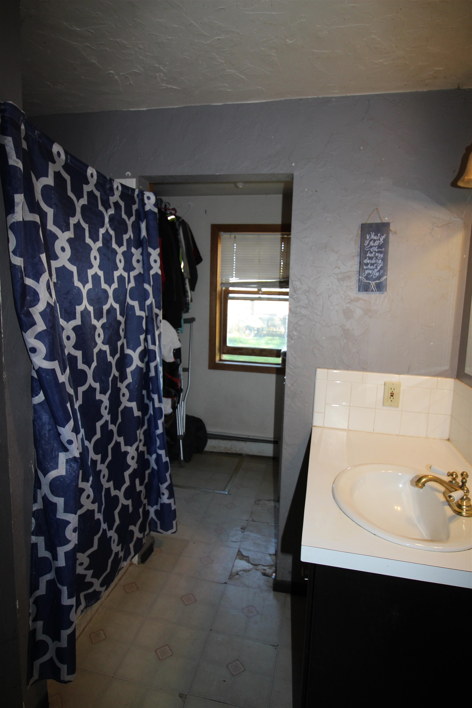 1873 K Road Fruita, CO 81521 - Photo 12 of 26 a bathroom with a sink and a mirror