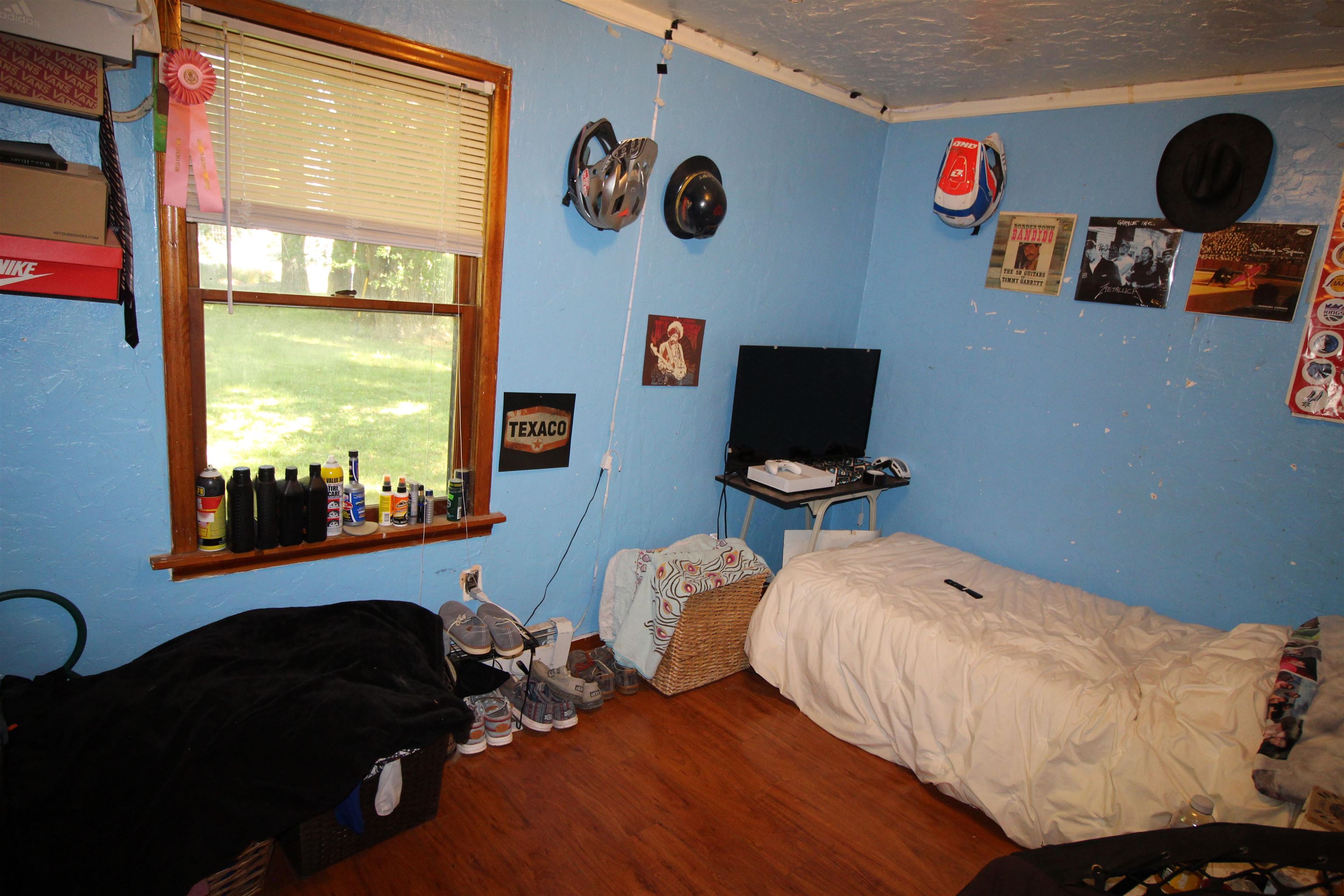 1873 K Road Fruita, CO 81521 - Photo 9 of 26 a bedroom with two beds and a window